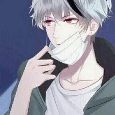 女孩太想念老人睡墓碑旁不愿走